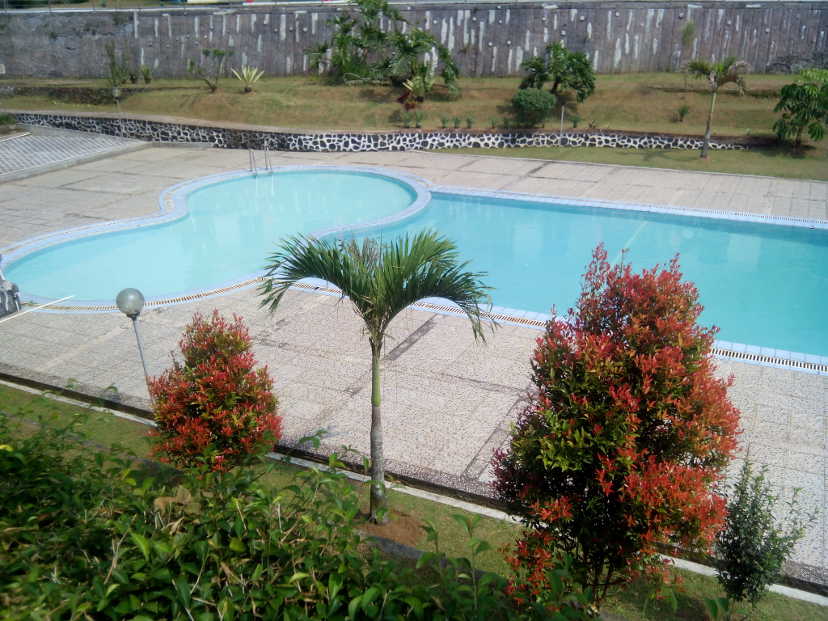 View from left side of adult swimming pool